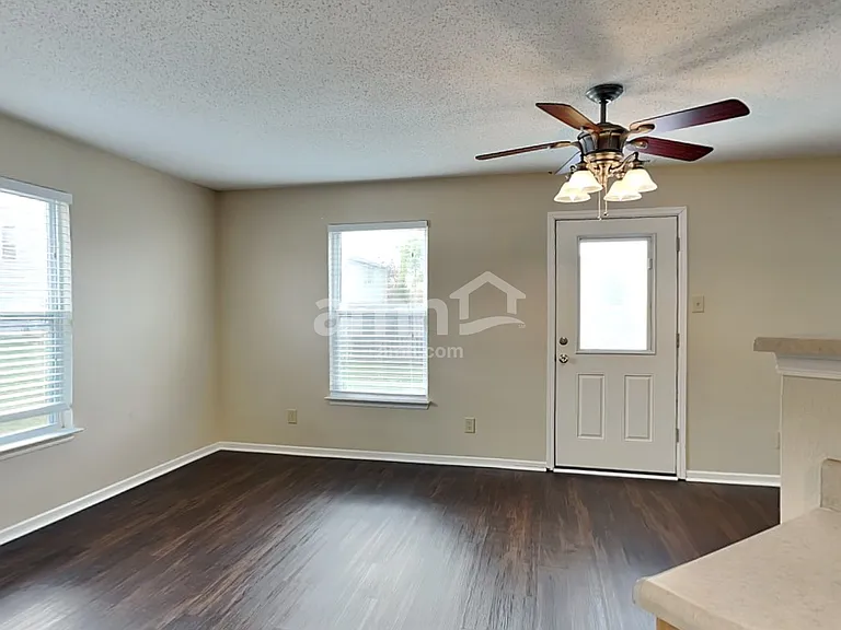 1221 Redwood Dr — Photo 10