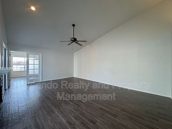 4th image of 876 Bay Lake Ct