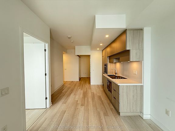 4th image of 39 Roehampton Ave #2901