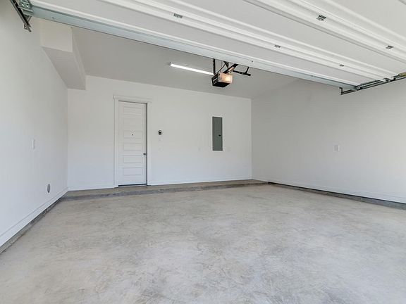 4th image of 2210 Airline Dr #122