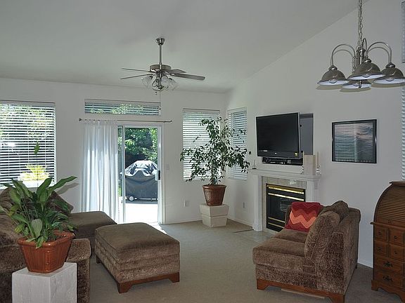 3rd image of 120 Oxburough Dr