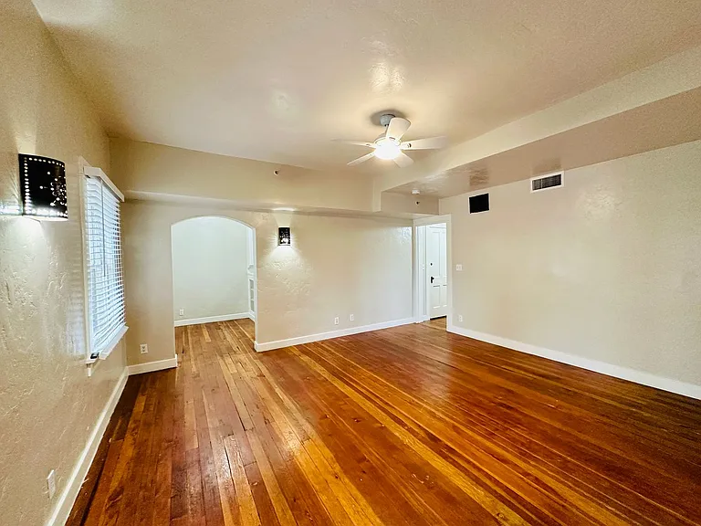 Don Martin Historic Apartments! — Photo 27