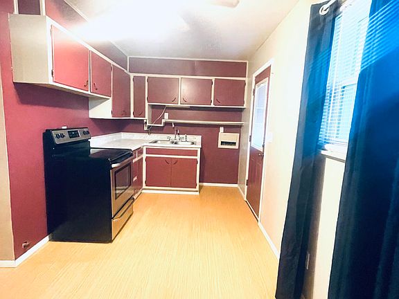 4th image of 215 Pear Ave