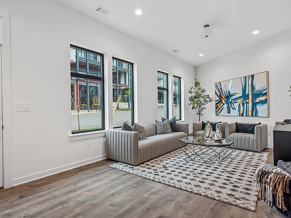 5th image of 220 Hart St