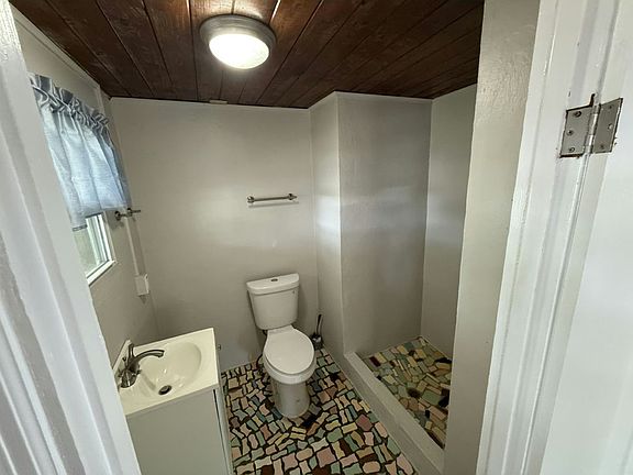 5th image of 14035 W River Rd Cabin D