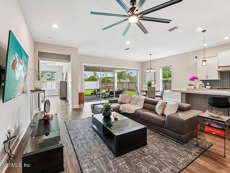 10223 Silverbrook Trl — Photo 9
