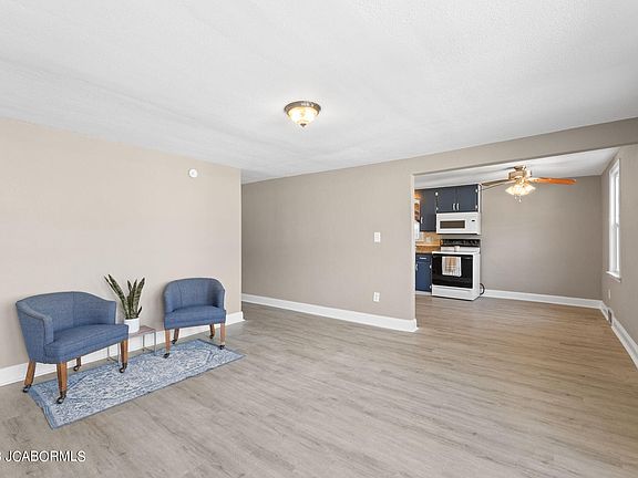 5th image of 413 Donna Bella Pl