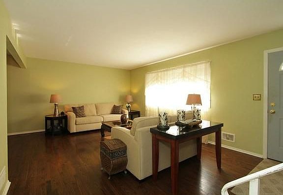 3rd image of 5 Hidden Glen Ln