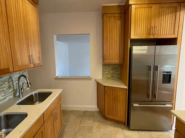 915 East 17th Street image 3 of 15