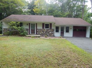 3122 Hemlock Hill Rd, Pocono Pines, PA 18350
