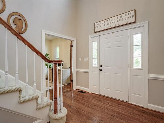 3rd image of 219 Marina Ct