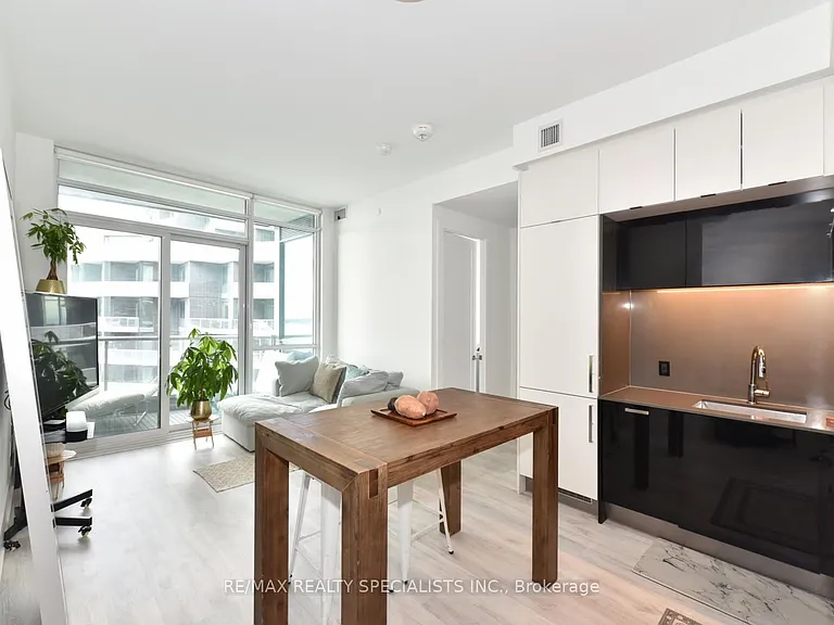 1 Edgewater Dr #911 — Photo 40