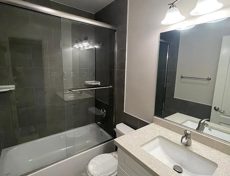 2360 Portland St #999 — Photo 6