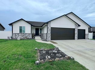 832 E Sunset St, Goddard, KS 67052