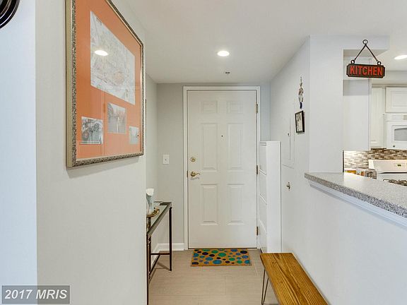 4th image of 3835 9th St N APT 907E