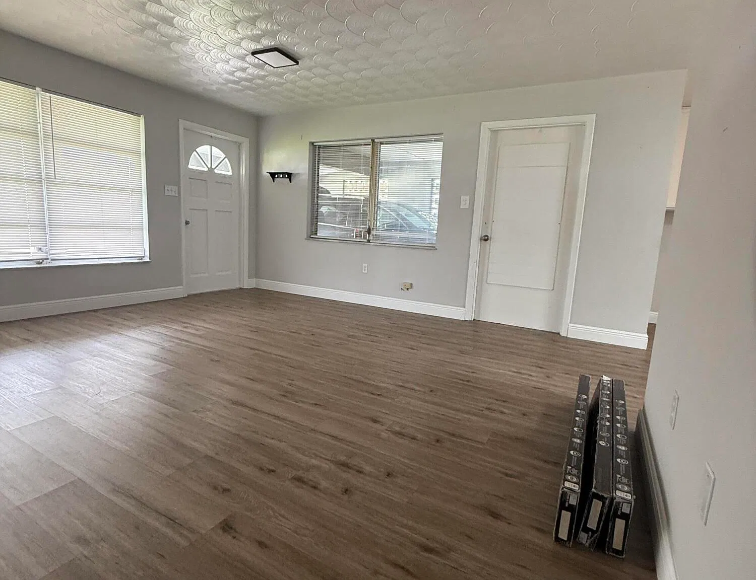 3 bed, 2.0 bath, 1142 sqft, $2,450 — Photo 4