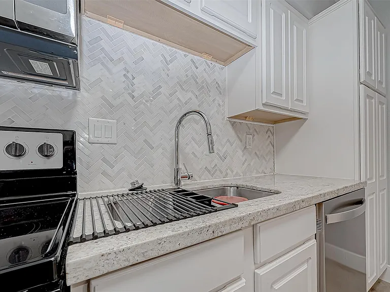 1860 White Oak Dr #375 — Photo 21