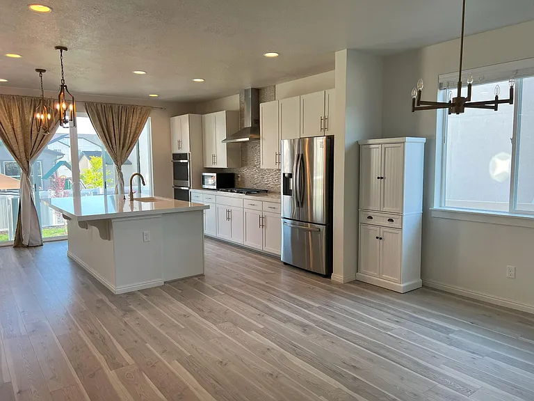 2025 W 900 N — Photo 2