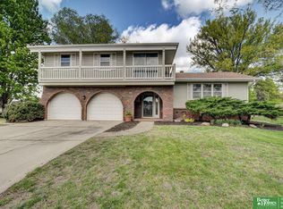 14048 Pierce St, Omaha, NE 68144