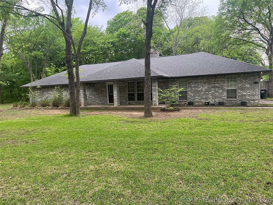 1st image of 221 Cross Creek Cir