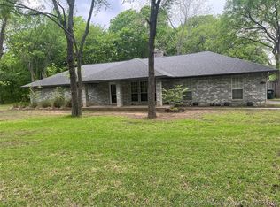 221 Cross Creek Cir, Ardmore, OK 73401