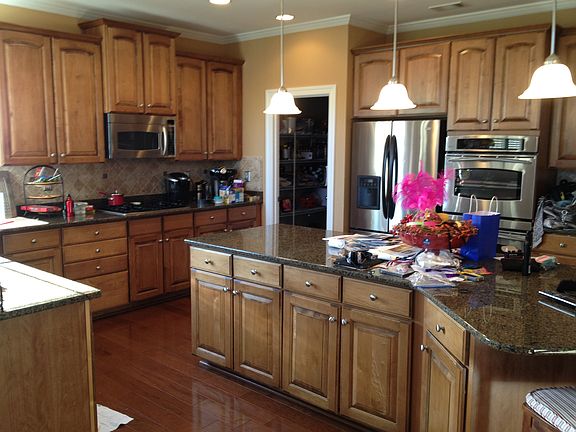 3rd image of 285 Corona Cir