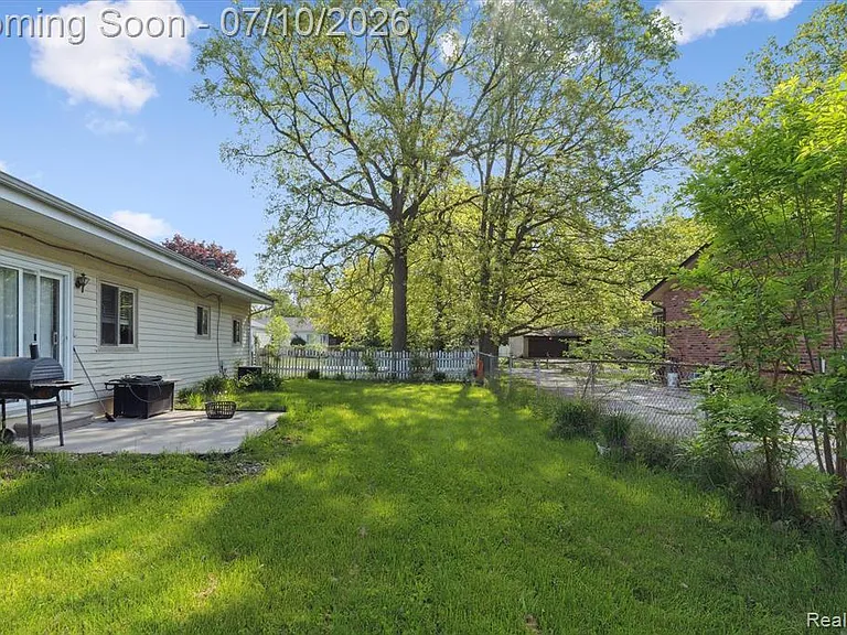 500 Trombley Dr — Photo 31