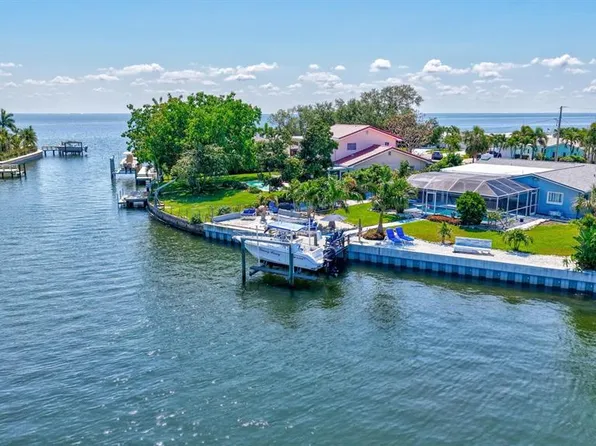 563 Lewis Blvd SE, Saint Petersburg, FL 33705