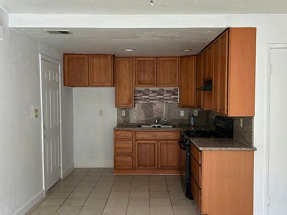 3rd image of 5760 Tangerine Ave