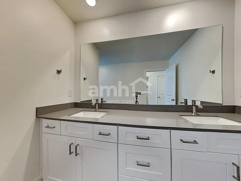 1461 W Afton St — Photo 10
