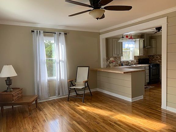 3rd image of 104 Parkwood Dr