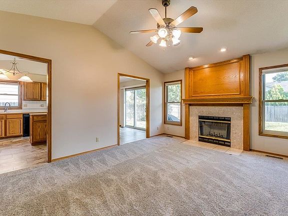 4th image of 306 N Stonegate Cir