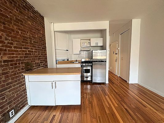 5th image of 242 E 77th St #5FS
