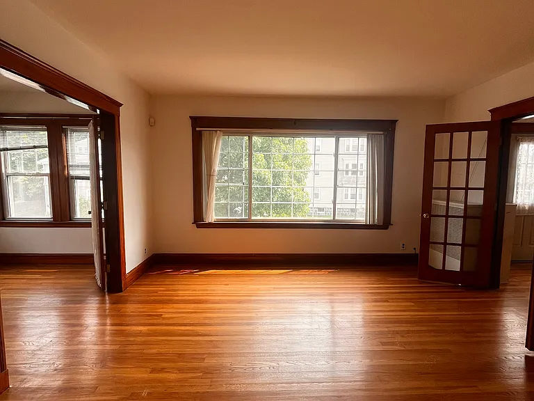 468-470 Gallivan Blvd #2 — Photo 3