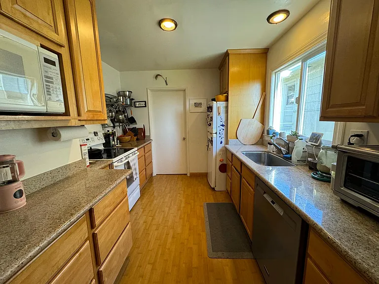 5914 Jordan Ave — Photo 12