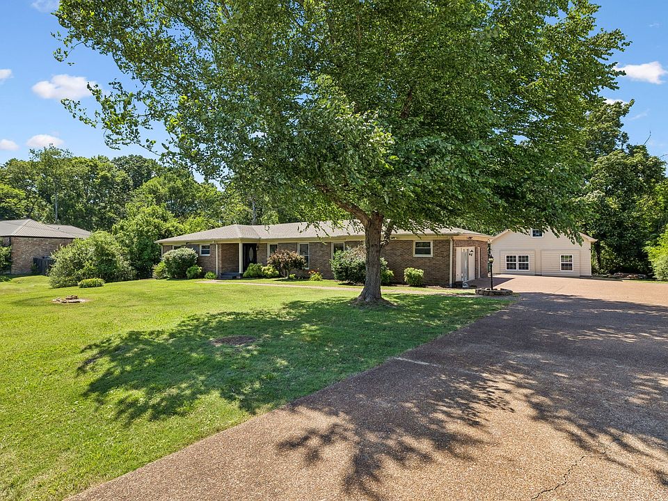 1st image of 216 Bartonwood Dr