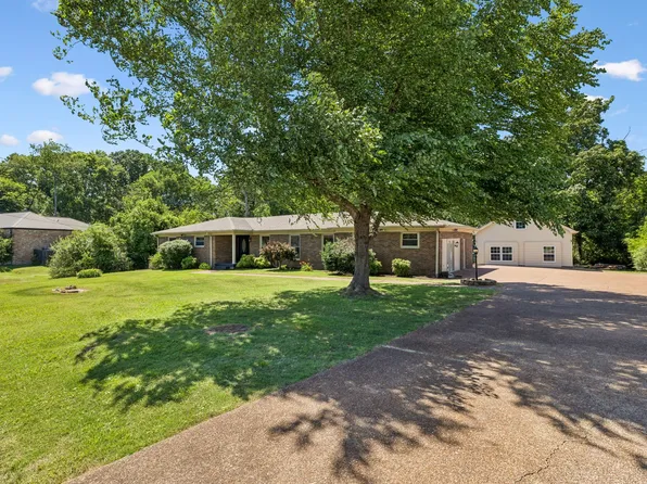 216 Bartonwood Dr, Lebanon, TN 37087