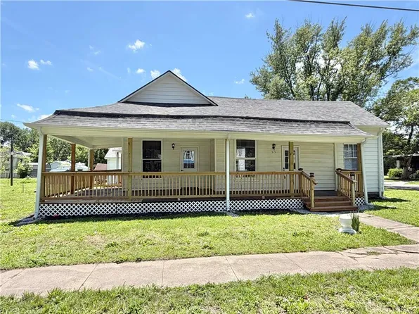 313 W Harrison St, Butler, MO 64730