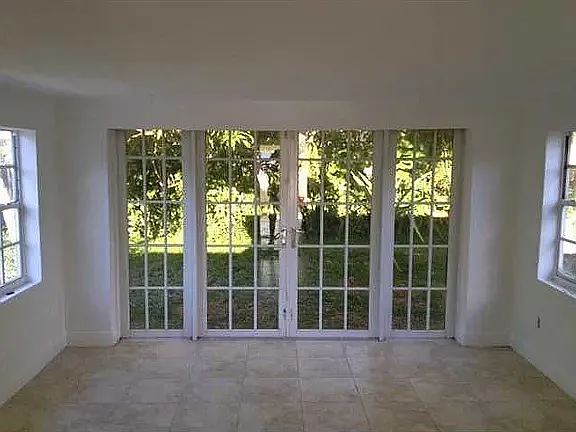3 bed, 1334 sqft, $3,200 — Photo 2