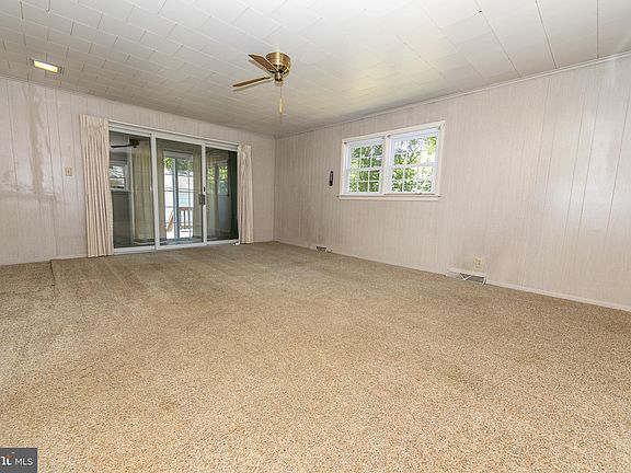4th image of 71 Queen Ave