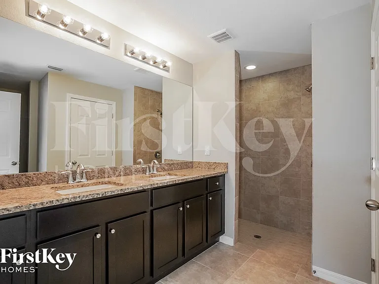 1139 SW 29th St — Photo 9