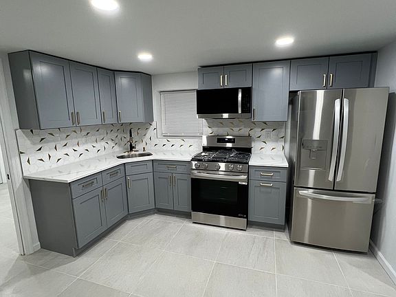 4th image of 851 Throggs Neck Expy #1