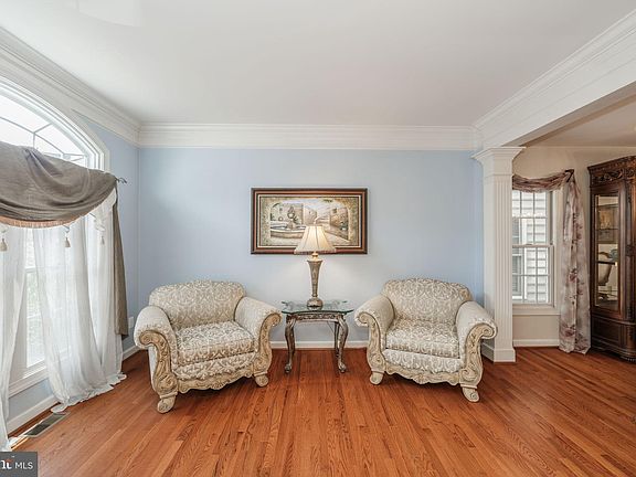 5th image of 8862 Bennington Blvd