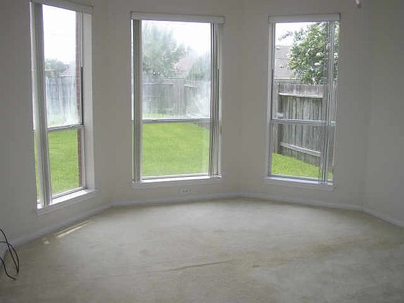 3rd image of 8906 Bonnyview Dr