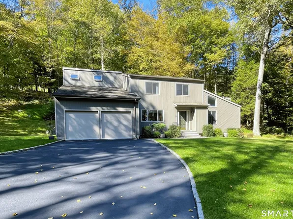 48 E Starrs Plain Rd, Danbury, CT 06810