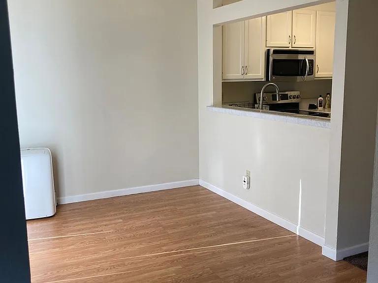 901 Russell Ave #206 — Photo 4