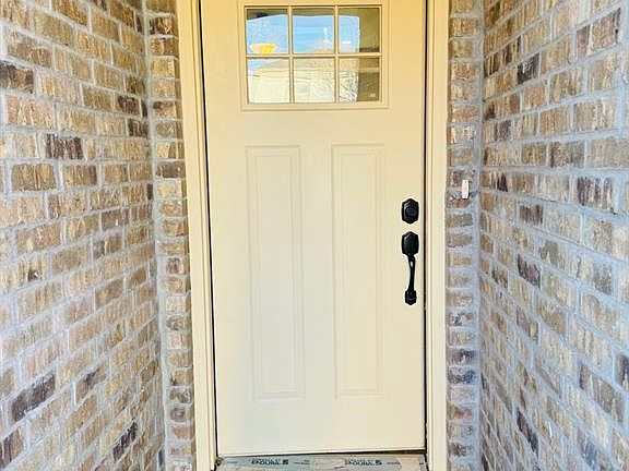 2nd image of 2807 N Lyon Dr