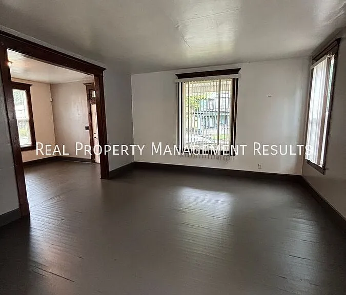 815 E Gum St — Photo 4