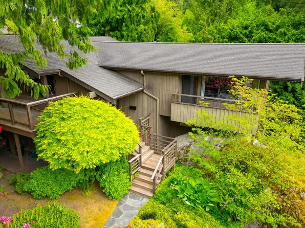 5335 Marine Dr, West Vancouver, BC V7W 2P9