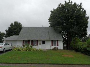 20 Honey Locust Rd, Levittown, PA 19056